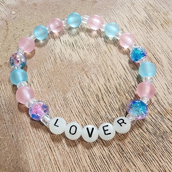 Taylor Swift Lover Inspired Glowing Friendship Bracelet - Picture 3 of 3